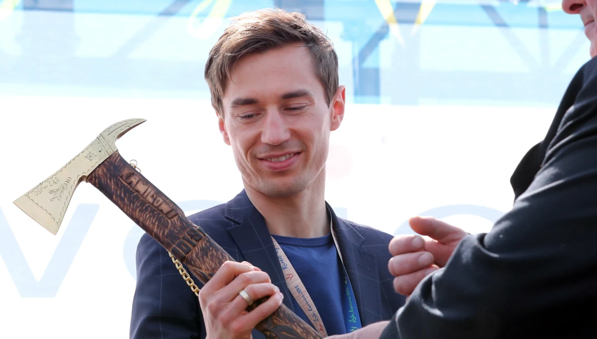 Kamil Stoch podczas sobotniego spotkania z kibicami w Zębie podkreślił, że na rodzinę zawsze może liczyć. Potwierdzili to jego żona Ewa i ojciec Bronisław. 
