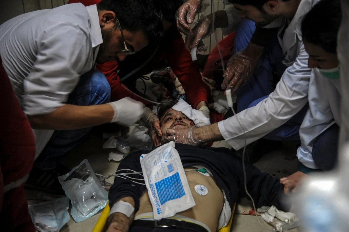 Grupa syryjskich rebeliantów oskarżyła rządową armię o użycie broni chemicznej we wschodniej Gucie. W wyniku ataku miało zginął 35 cywilów. Syryjskie media państwowe zaprzeczają. Mimo to Departament Stanu USA wydał oświadczenie, w którym pisze o zatrważających doniesieniach z Syrii i domaga się natychmiastowej odpowiedzi społeczności międzynarodowej. 