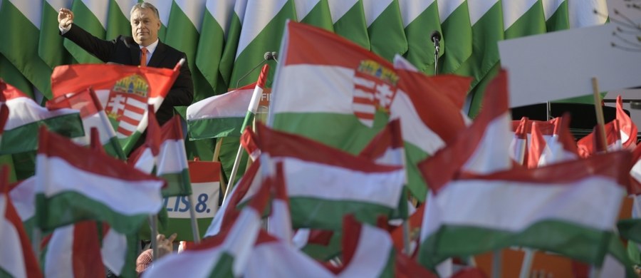 Na Węgrzech rozpoczęły się wybory parlamentarne, w których spodziewane jest zdecydowane zwycięstwo rządzącej od 2010 roku koalicji konserwatywnego Fideszu i Chrześcijańsko-Demokratycznej Partii Ludowej (KDNP). 