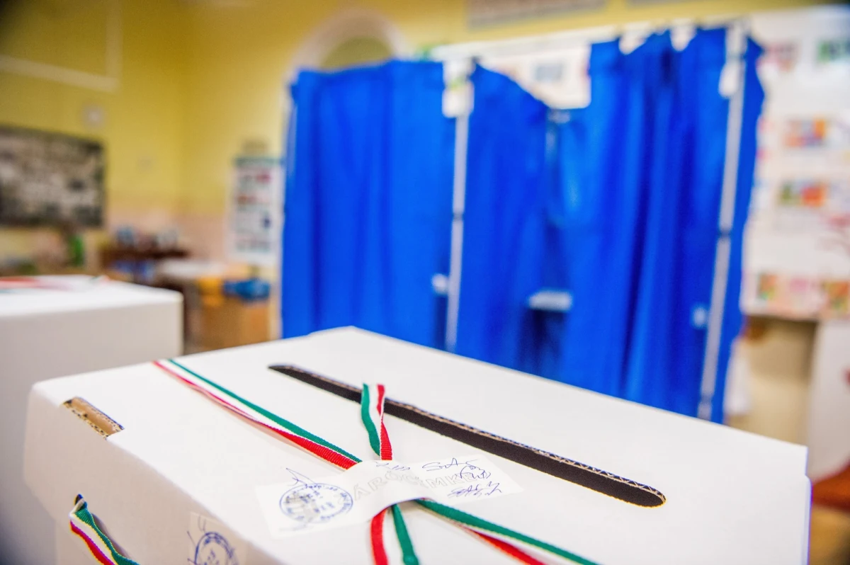 "Śledzę cały czas to, co dzieje się na Węgrzech. Dzisiejsze wybory mogłyby być przełomowe, ale moim zdaniem nie będą" - przewiduje w rozmowie z RMF FM mieszkający od ponad czterdziestu lat w Polsce Węgier pan Jonas. Na Węgrzech trwają wybory parlamentarne, w których spodziewane jest zdecydowane zwycięstwo rządzącej od 2010 roku koalicji konserwatywnego Fideszu i Chrześcijańsko-Demokratycznej Partii Ludowej (KDNP).