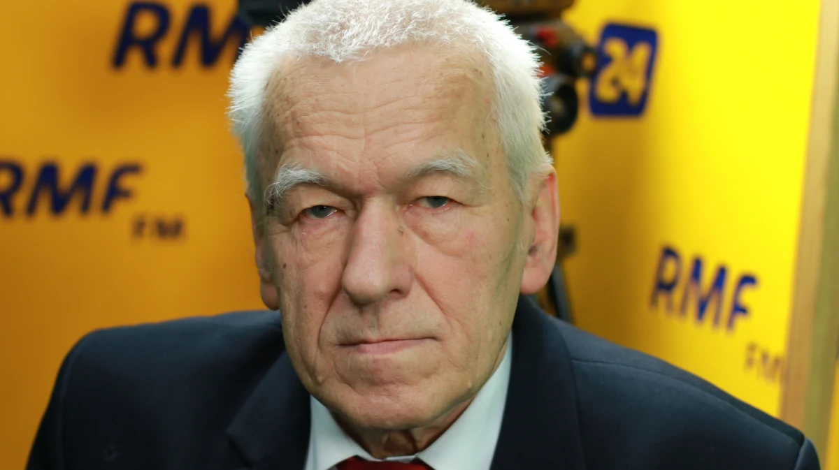 "To była katastrofa" - tak Kornel Morawiecki mówił w Porannej rozmowie w RMF FM o tym, co wydarzyło się 10 kwietnia 2010 roku w Smoleńsku. "Sytuacja wygląda bardzo źle, podział narodu w tej sprawie się pogłębia" - ocenił gość Roberta Mazurka. "Chciałbym wyjść z przesłaniem jednoczącym nas, pokazać, że ta katastrofa nie była tylko naszą klęską, naszą przegraną, że miała również element pewnej wartości" - zadeklarował marszałek-senior. "Bardzo trudno jest teraz dojść do prawdy, bo inni chcą nas rozgrywać. Dwa zespoły - Millera i Macierewicza - nie wyjaśniły nam tego" - mówił natomiast Morawiecki, odnosząc się do przyczyn smoleńskiej tragedii. "Bardzo źle, że nie wszyscy politycy przyjdą na odsłonięcie pomnika smoleńskiego, politycy, wszyscy, którzy są odpowiedzialni za państwo, powinni tam być" - ocenił. Pytany z kolei o sprawę obniżki zarobków polityków, Morawiecki odpowiedział: "Poprę pomysł obniżający pensje ministrom i posłom". "Cała sprawa wynagrodzeń w polskiej sferze budżetowej wymaga kompletnego przeorganizowania. Nie może być tak, żeby podległy ministrowi szef spółki zależnej od Skarbu Państwa, np. szef KGHM, który podlega pod ministra energetyki, zarabiał kilkakrotnie więcej niż minister. To jest kompletna patologia" - stwierdził marszałek-senior.