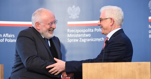 ​Wiceprzewodniczący Komisji Europejskiej Frans Timmermans zamieścił na Twitterze wpis po polsku i po angielsku, dając wyraz zadowoleniu ze swoich poniedziałkowych rozmów w Warszawie.