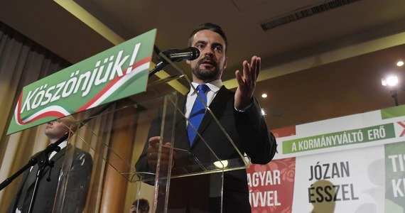​Szef nacjonalistycznej partii Jobbik Gabor Vona zrezygnował w poniedziałek ze stanowiska po wyborach parlamentarnych na Węgrzech, w których rządząca koalicja konserwatywnego Fideszu i Chrześcijańsko-Demokratycznej Partii Ludowej (KDNP) zdobyła 2/3 mandatów.
