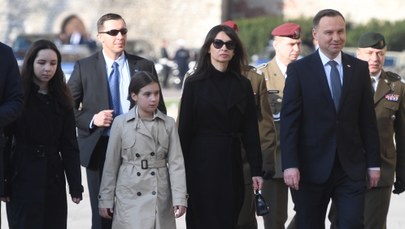 Prezydent Andrzej Duda i Marta Kaczyńska w Krakowie. Odwiedzili grób pary prezydenckiej 