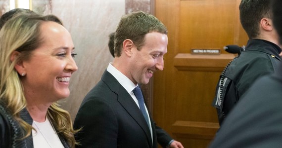 Wyciek danych z Facebooka do firmy doradczej Cambridge Analytica może dotyczyć ponad 57 tys. osób w Polsce. Sprawą zajmuje się m.in. Generalny Inspektor Ochrony Danych Osobowych, który współpracuje ze swoimi unijnymi odpowiednikami. Nie można też wykluczyć w tej sprawie "działań krajowych". W piśmie do Komisji Europejskiej w ubiegłym tygodniu Facebook oficjalnie potwierdził, że dane 2,7 mln użytkowników z UE mogły być niewłaściwie przekazane do Cambridge Analytica. 