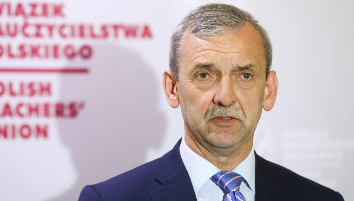 Pod hasłem "Mamy dość!" 21 kwietnia przed gmachem MEN odbędzie się ogólnopolska manifestacja ZNP - poinformował prezes związku Sławomir Broniarz. ZNP chce m.in. podwyżek płac nauczycieli na poziomie 1000 zł i odwołania minister edukacji narodowej Anny Zalewskiej.