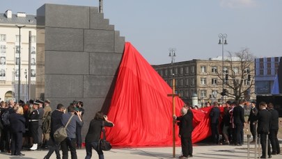 8 lat od katastrofy smoleńskiej. "Pomnik ofiar to wyraz odrzucenia lęku i przywrócenia godności"