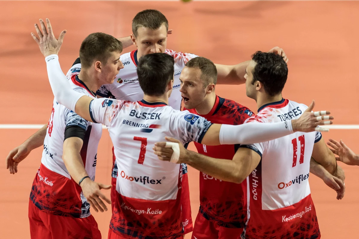 Siatkarze Zaksy Kędzierzyn-Koźle pokonali na wyjeździe VfB Friedrichshafen 3:0 (25:19, 25:18, 25:13) w meczu rewanżowym drugiej rundy play off Ligi Mistrzów i awansowali do turnieju finałowego. Tydzień wcześniej mistrzowie Polski wygrali u siebie 3:2.