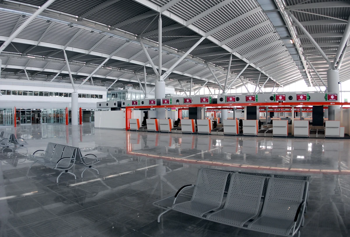 Afera mobbingowa w największej państwowej firmie w Polsce. Jak dowiedział się reporter RMF FM Grzegorz Kwolek, dyrektorka działu personalnego w Przedsiębiorstwie Państwowym „Porty Lotnicze”, firmie która zarządza warszawskim lotniskiem na Okęciu, została zwolniona po złożeniu skargi przeciwko prezesowi.