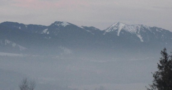 Interwencja TOPR-u na Krzesanicy w masywie Czerwonych Wierchów. Tam trzy turystki utknęły w... głębokim śniegu. 