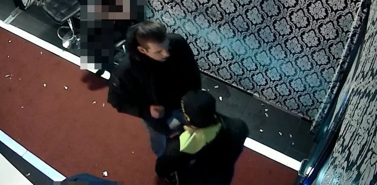 Policjanci z Rybnika poszukują dwóch osób podejrzewanych o pobicie mężczyzny. Do zdarzenia doszło w nocy 2 kwietnia przy ul. Korfantego.