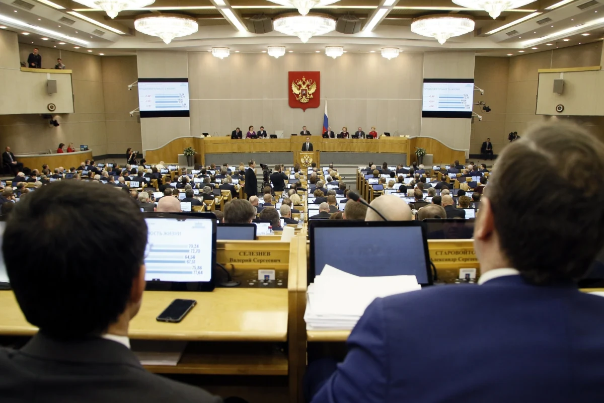 ​Projekt ustawy o działaniach Rosji w odpowiedzi na sankcje USA, wniesiony do niższej izby parlamentu, przewiduje ograniczenie współpracy z USA w gospodarce, w tym w energetyce jądrowej. Mowa jest też o zakazie lub ograniczeniu zatrudniania obywateli USA w Rosji.