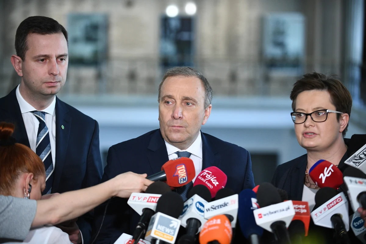 Platforma Obywatelska, Nowoczesna i Polskie Stronnictwo Ludowe składają wniosek o odwołanie marszałka Sejmu Marka Kuchcińskiego; kandydatem klubów opozycyjnych na nowego marszałka jest wicemarszałek Małgorzata Kidawa-Błońska (PO) - poinformował w piątek szef Platformy Grzegorz Schetyna.