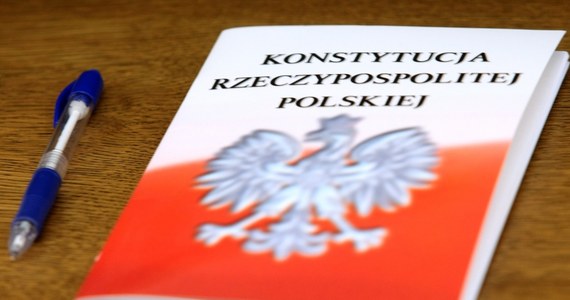 ​W poniedziałek Prawo i Sprawiedliwość zaprezentuje wyniki ankiety konstytucyjnej, nad którą partia rządząca rozpoczęła prace blisko 2 lata temu - dowiedzieli się reporterzy RMF FM. 