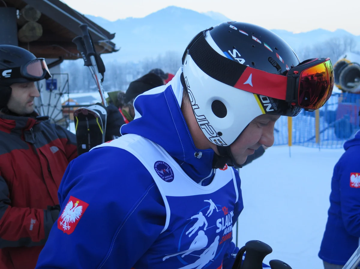 ​Prezydent Andrzej Duda znany jest z zamiłowania do narciarstwa, które wyniósł jeszcze z harcerskich czasów. Kiedy tylko może; "urywa się" z Warszawy na pokryte białym puchem stoki.