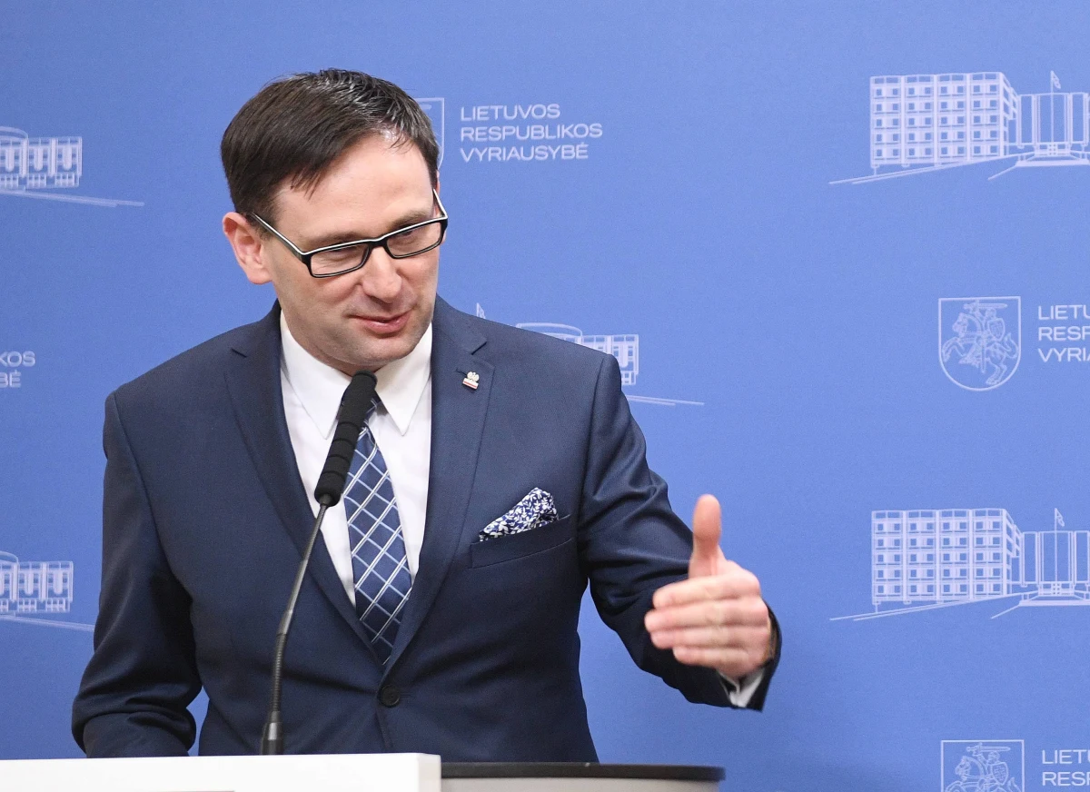 Poseł Nowoczesnej Marek Sowa złożył wniosek do Centralnego Biura Antykorupcyjnego o zbadanie prawidłowości i prawdziwości oświadczeń majątkowych prezesa PKN Orlen Daniela Obajtka. Chodzi o lata 2011-2012, kiedy Obajtek był wójtem gminy Pcim (woj. małopolskie). Według polityka Nowoczesnej, analiza oświadczeń majątkowych "w sposób oczywisty wskazuje na to, że podał on w oświadczeniach nieprawdę lub zataił prawdę odnośnie do swojej sytuacji materialnej". 
