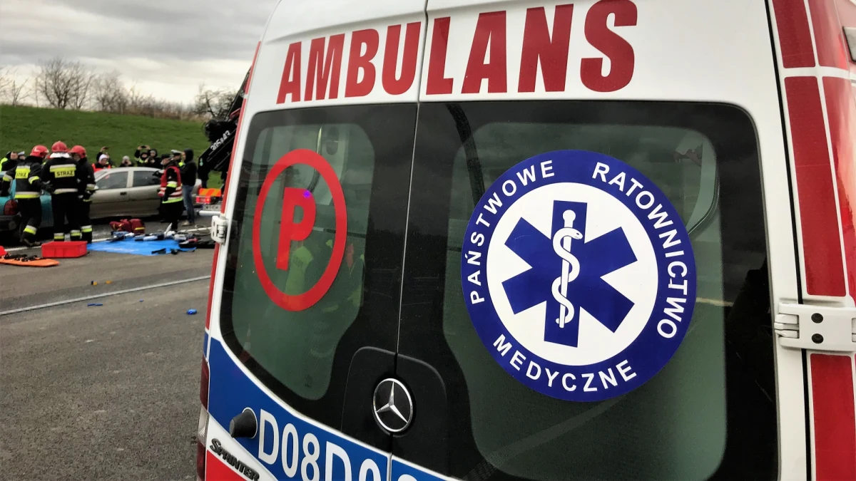 Tragiczne wydarzenia w Małopolsce: na trasie między Bochnią i Brzeskiem kierowca fiata potrącił 3 rowerzystów i dwóch pieszych. Jeden z rannych zmarł w szpitalu. Informację w tej sprawie dostaliśmy na Gorącą Linię RMF FM.