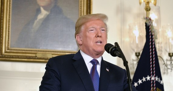 ​Prezydent Stanów Zjednoczonych Donald Trump chciał zaatakować rosyjskie i irańskie bazy w Syrii, ale szef Pentagonu James Mattis sprzeciwił się temu - informuje "Wall Street Journal".