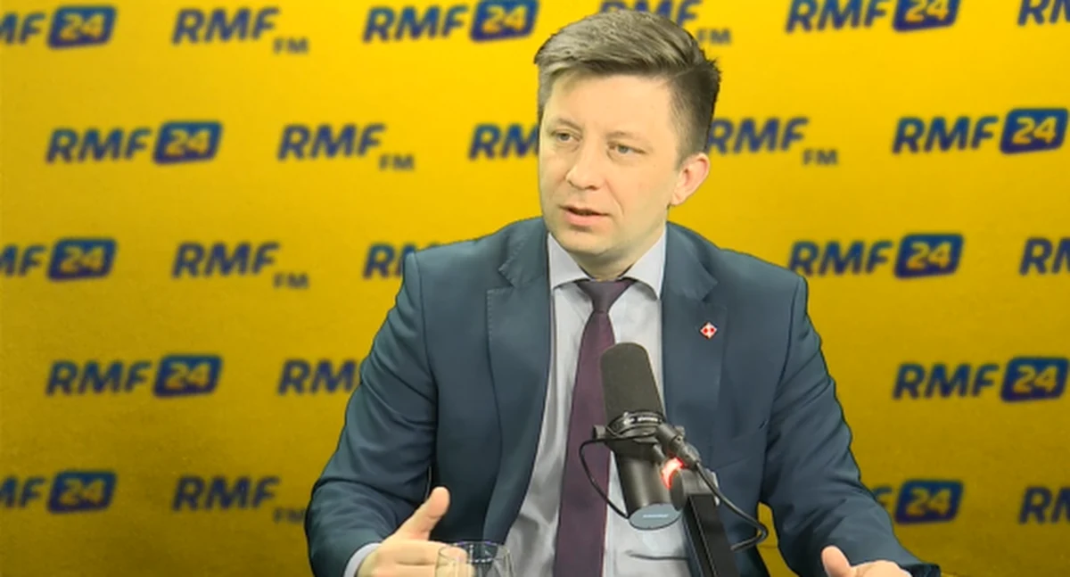 "Dziś wpłynie wniosek pana premiera Mateusza Morawieckiego do pana prezydenta o powołanie ministra cyfryzacji" - stwierdził w Porannej rozmowie w RMF FM Michał Dworczyk, szef kancelarii premiera. „Wypada, aby to nazwisko przedstawił pan premier. "Jeszcze parę godzin i wszyscy będziemy znali nazwisko nowego ministra cyfryzacji” - dodał. "Konwencja była ważnym wydarzeniem. Zostały przedstawione bardzo ważne deklaracje, "piątka Morawieckiego", zobowiązania Prawa i Sprawiedliwości na najbliższe kilkanaście miesięcy, rozwinięcie naszego programu, z którym szliśmy do wyborów w 2015 roku" - stwierdził gość Roberta Mazurka pytany o sobotnią konwencję PiS-u w Warszawie. "Będziemy w najbliższych dniach komunikować dokładnie, jak każdy z tych programów z "piątki Morawieckiego" będzie wyglądał i będzie implementowany" - zapowiedział. "Po 2,5 roku sprawowania władzy jest czymś absolutnie naturalnym, że trzeba z jednej strony dokonać podsumowania, z drugiej strony - zaplanować działania na dokończenie kadencji" - dodał. "Oczywiście to nie są wszystkie nasze propozycje" - zastrzegł Dworczyk. "Z PiS-em jest jak z dobrym winem - co roku rząd  się staje lepszy" - zauważył szef kancelarii premiera. "Nie potrafię odpowiedzieć na pytanie, kiedy VAT zostanie obniżony" - stwierdził Dworczyk. Jak dodał, zapowiadana przez partię rządzącą likwidacja Narodowego Funduszu Zdrowia nie dojdzie do skutku w tej kadencji. "Liczymy, że Polacy dadzą nam szansę, żeby zmieniać Polskę również po roku 2019" – powiedział na antenie RMF FM.