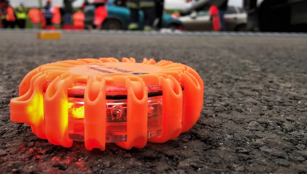 To mógł nie być wypadek, ale celowe działanie - szokujące ustalanie reporterów RMF FM w sprawie tragedii na drodze w Rzezawie koło Bochni w Małopolsce. Mężczyzna kierujący samochodem osobowym potrącił troje rowerzystów i trójkę pieszych. Rowerzysta w wieku 60 lat zmarł, a dwie rowerzystki są w stanie ciężkim. 