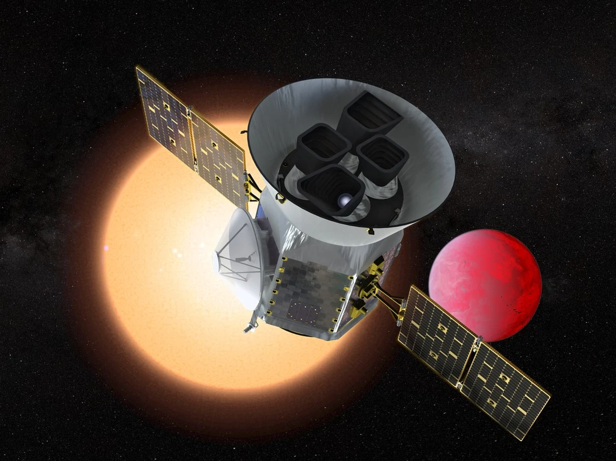 NASA rozpoczyna kolejny etap poszukiwania planet pozasłonecznych. Po północy polskiego czasu z Kennedy Space Center na przylądku Canaveral na Florydzie ma wystartować nowa sonda TESS (Transiting Exoplanet Survey Satellite), które przez dwa lata będzie odkrywać kolejne układy planetarne. Jak sama nazwa wskazuje TESS będzie szukać planet pozasłonecznych obserwując chwilowe spadki jasności gwiazd, wokół których krążą. W ten właśnie sposób kosmiczny teleskop Keplera odkrył już około 2,5 tysiąca takich planet.