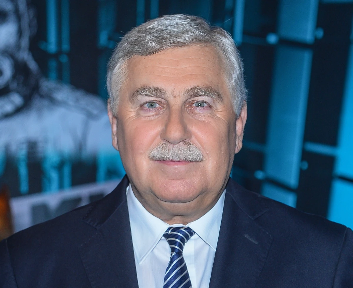 Niespełna dwa miesiące pozostały do startu piłkarskich mistrzostw świata, dlatego 59 dni przed otwarciem mundialu sprawdzamy, jak wygląda sytuacja w naszej kadrze. Przed piłkarzami końcówka sezonu, a później regeneracyjne zgrupowanie w Juracie i bezpośrednie przygotowanie w Arłamowie. O treningach, formie zawodników i ewentualnych nowych powołaniach z byłym selekcjonerem reprezentacji Polski Jerzym Engelem rozmawiał Paweł Pawłowski.