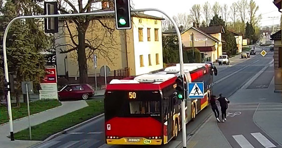 To Nie Koniec Sprawy Wepchnięcia Koleżanki Pod Autobus - Motoryzacja W Interia.pl