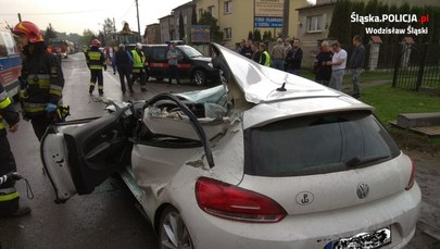 Koszmarny wypadek w Wodzisławiu Śląskim. Osobówka uderzyła w koparkę