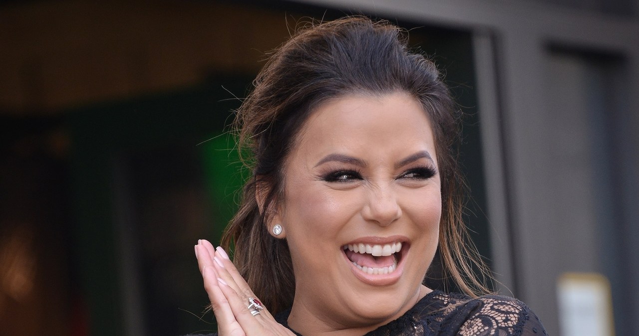 Eva Longoria na okładce gazety pochwaliła się zdjęciem z synem. Ależ on  uroczy! - pomponik.pl