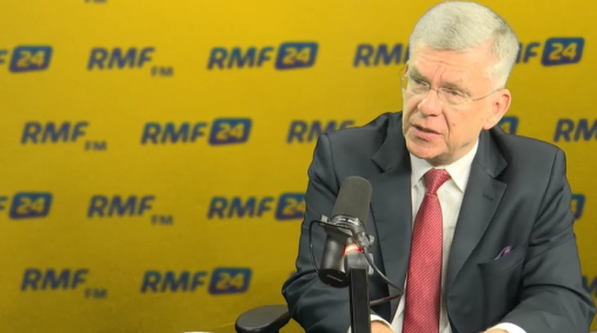 "To nie jest program, to jest propozycja. Ja jej nie popieram" - stwierdził w Porannej rozmowie w RMF FM marszałek Senatu Stanisław Karczewski pytany o przedstawiony przez Jarosława Gowina pomysł głosowania rodzinnego. "Tym, którzy uważają, że Senat powinien być zlikwidowany powtarzam, że gdyby Senat zajmował się tylko i wyłącznie Polonią to 24 godziny na dobę byłoby za mało" - zauważył gość Roberta Mazurka. "Możemy się zastanowić, kto ma znaleźć się w Senacie, kiedy mają odbyć się wybory, czy wybory do Sejmu i Senatu mają odbywać się równolegle. Ja bardzo bym chciał, żeby odbywały się nierównolegle" - dodał. "Dokonamy wyboru i niebawem go ogłosimy" - stwierdził Karczewski pytany o kandydata Prawa i Sprawiedliwości na prezydenta Warszawy. "Myślę, że to będzie w następnym tygodniu" - sprecyzował. Marszałek Senatu skomentował też prezydencki pomysł dot. przeprowadzenia referendum konstytucyjnego. "Pomysł ciekawy, interesujący, ale nie do końca podobał mi się" - przyznał. "Jestem umówiony z panem ministrem Pawłem Muchą na piątek na godz. 12 i będziemy bardzo intensywnie rozmawiać" - zdradził Karczewski.