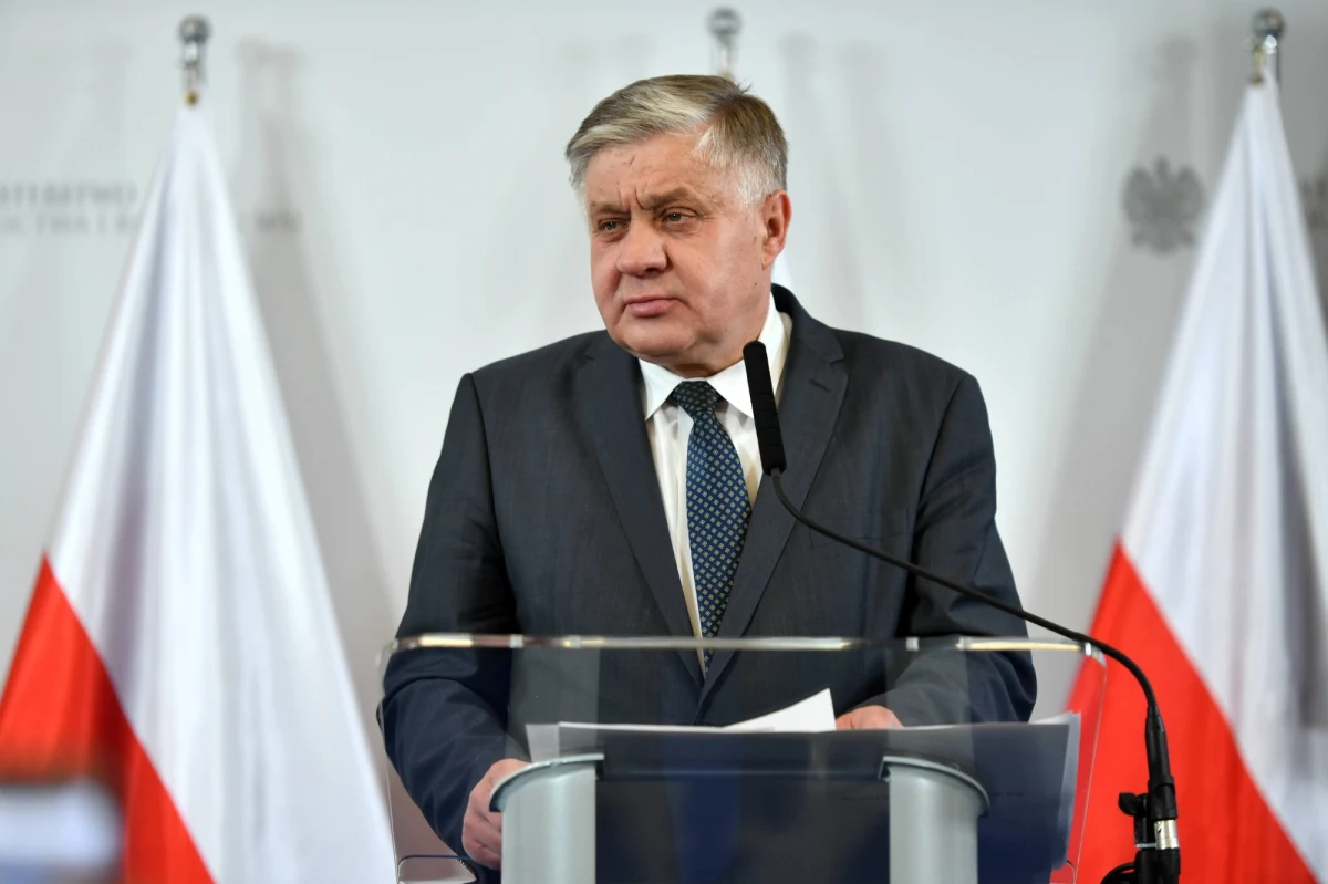 173 miliony 524 tysiące złotych nagród dostali w ubiegłym roku urzędnicy spółek, nadzorowanych przez Ministerstwo Rolnictwa. Chodzi m.in. o agencje rolnicze, instytuty badawcze, ośrodki czy spółki, w których Skarb Państwa posiada część udziałów. Szefowie poszczególnych spółek dostali natomiast w ubiegłym roku w sumie ponad 1 mln 700 tysięcy złotych nagród. 