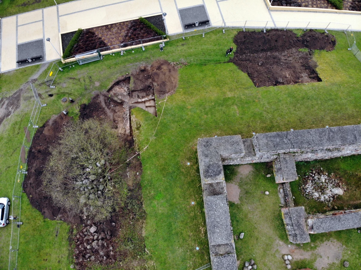 W warmińsko-mazurskim Szczytnie ruszyły badania archeologiczne ruin tamtejszego zamku krzyżackiego. Ma to związek z nową miejską inwestycją. Władze miasta chcą, aby podziemia zamku zostały w przyszłości udostępnione do zwiedzania.