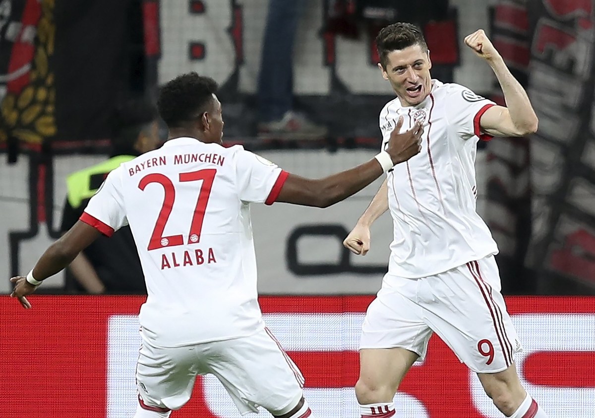 Piłkarze Bayernu Monachium rozgromili na wyjeździe Bayer Leverkusen 6:2 i awansowali do finału Pucharu Niemiec. Dwukrotnie na listę strzelców wpisał się Robert Lewandowski! W środę w drugiej parze półfinałowej zmierzą się Schalke 04 Gelsenkirchen i Eintracht Frankfurt.