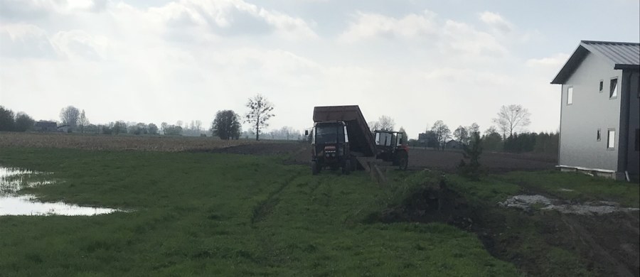 ​"Czy pan/pani jest za tym, żeby w Baranowie na Mazowszu powstał Centralny Port Komunikacyjny?" - tak mogłoby brzmieć pytanie, na które mieszkańcy tej gminy odpowiedzieliby w referendum w sprawie budowy na ich terenie największego lotniska w Polsce. Czy do takiego referendum dojdzie - o tym zdecydują dziś radni. Pierwszy samolot z CPK miałby wystartować za 9 lat - w pierwszej połowie 2027 roku. 