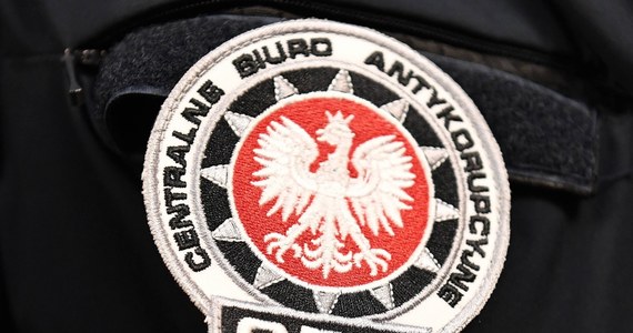 Zarzuty usiłowania dokonania oszustw, płatnej protekcji i przywłaszczenia sobie funkcji publicznej, zamierza przedstawić katowicka prokuratura czterem zatrzymanym w środę przez CBA osobom, m.in. b. ministrowi sprawiedliwości Andrzejowi K. - podała w środę Prokuratura Krajowa. Osoby te zostały zatrzymane w śledztwie prowadzonym przez Prokuraturę Regionalną w Katowicach, w którym już w styczniu zarzuty przedstawiono ośmiu osobom.