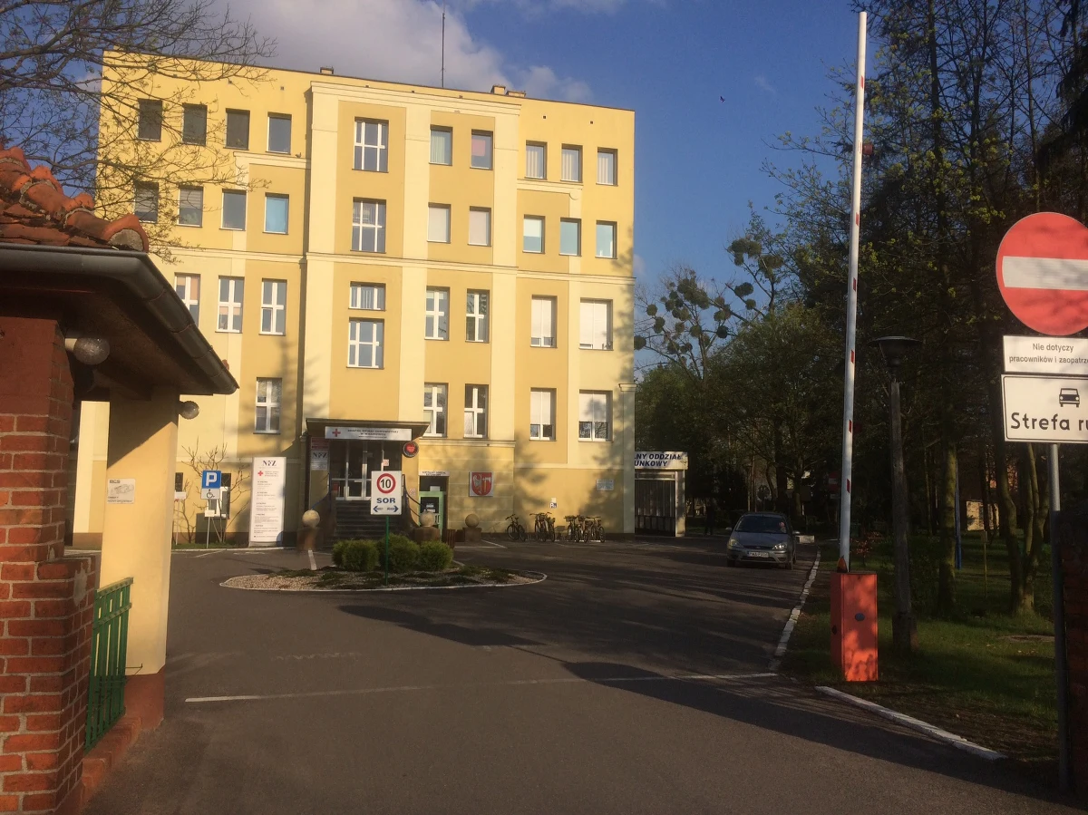 Mieszkańcy Wągrowca w Wielkopolsce mogą zostać bez opieki pogotowia ratunkowego. Dyrekcja szpitala obcięła ratownikom dotychczasowe dodatki do pensji: z 700 złotych zostało im średnio niewiele ponad dwieście. Obniżka tłumaczona jest oszczędnościami, ratownicy grożą odejściem z pracy. Sprawą 