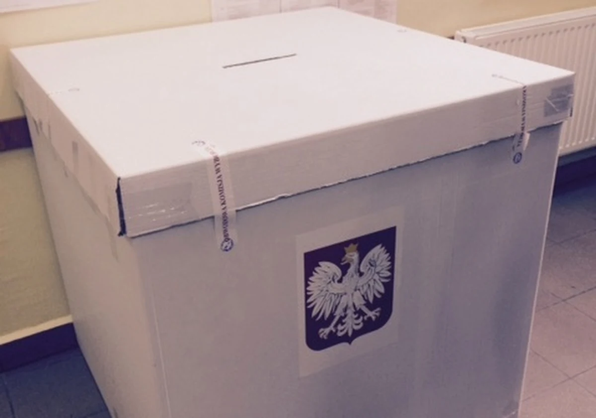 Państwowa Komisja Wyborcza w piśmie do najważniejszych osób w państwie poinformuje, że przeprowadzenie transmisji z lokali wyborczych będzie sprzeczne z unijnym rozporządzeniem dotyczącym ochrony danych osobowych - dowiedział się reporter RMF FM. 