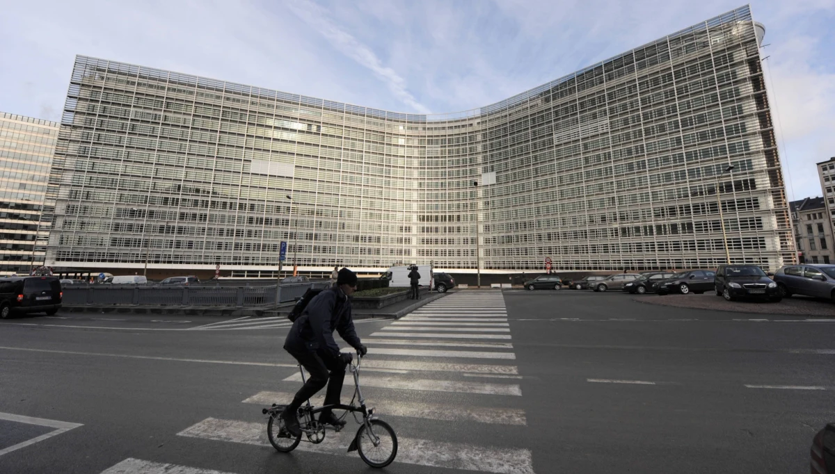 Rezygnacja ze skargi nadzwyczajnej, pozostawienie w Sądzie Najwyższym I prezes Małgorzaty Gersdorf i sędziów, którzy ukończyli 65 lat bez proszenia o to prezydenta - taka miałaby być nieoficjalnie cena kompromisu Polski z Komisją Europejską. Czy reformatorzy polskiego wymiaru sprawiedliwości będą gotowi ją zapłacić?