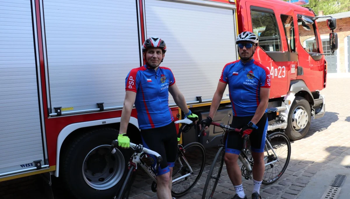 145 lat kończy w tym roku straż pożarna w Krakowie. Z tej okazji strażacy postanowili wybrać się w liczącą ponad 600 kilometrów trasę do Gdańska. Główna i jedna z najstarszych siedzib miejskiej komendy straży pożarnej znajduje się w Krakowie przy ulicy Westerplatte.  Strażacy nazwali swój rowerowy rajd "Z Westerplatte na Westerplatte". 