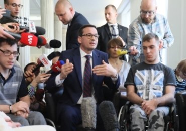 Protest rodziców osób niepełnosprawnych. Premier proponuje nowy podatek - daninę solidarnościową