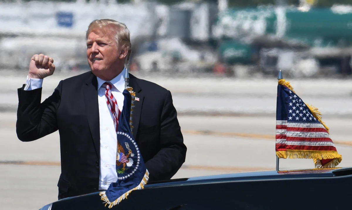 Demokraci złożyli pozew przeciw rządowi Rosji, sztabowi wyborczemu prezydenta Donalda Trumpa i portalowi Wikileaks, zarzucając im współdziałanie mające na celu wpłynięcie na wybory w USA oraz zwiększenie szans Trumpa na zwycięstwo - podaje w piątek "Washington Post".