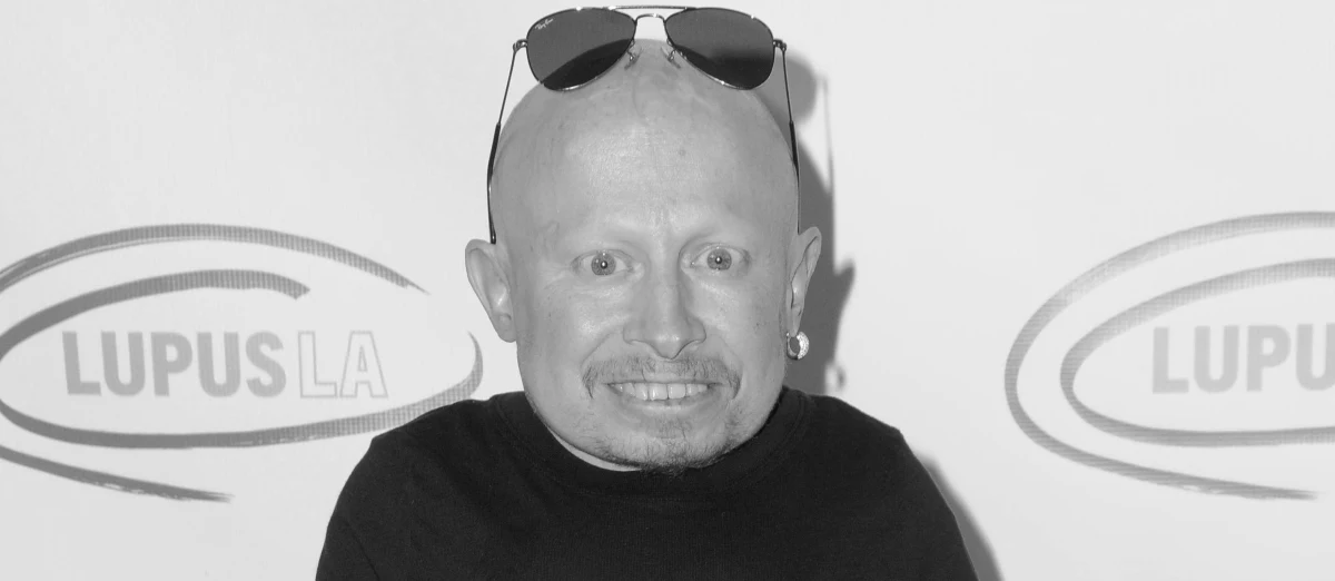 Nie żyje Verne Troyer, aktor znany m.in. z roli Mini-Me z filmów o Austinie Powersie. Miał 49 lat.