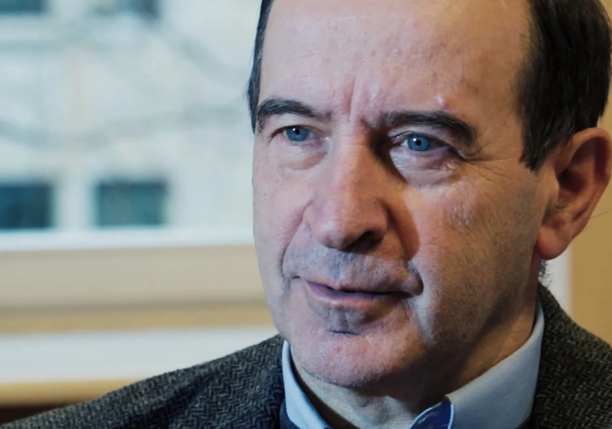 "Mam taki kompleks, że nie byłem wtedy, kiedy powinienem być w domu. Moja córka ma do dnia dzisiejszego uzasadnione pretensje, że nie miała mnie w dzieciństwie" - mówił w programie Post Scriptum, nowym cyklu na RMF24.pl były minister spraw wewnętrznych, były szef Urzędu Ochrony Państwa i Agencji Wywiadu Zbigniew Siemiątkowski. To cena, jaką zapłacił za udział w polityce. Z drugiej jednak strony zaznaczał, że „sam się do tej roboty najął. Nikt go nie zmuszał. Lubił ten świat i tych ludzi”. Przyznaje, że wciąż jest zwierzęciem politycznym, choć jest już na "odwyku" 12 lat.