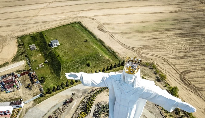 Anteny na głowie Jezusa ze Świebodzina