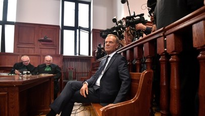 Tusk przed sądem: W planach moich i prezydenta Kaczyńskiego nie było wspólnej wizyty w Katyniu