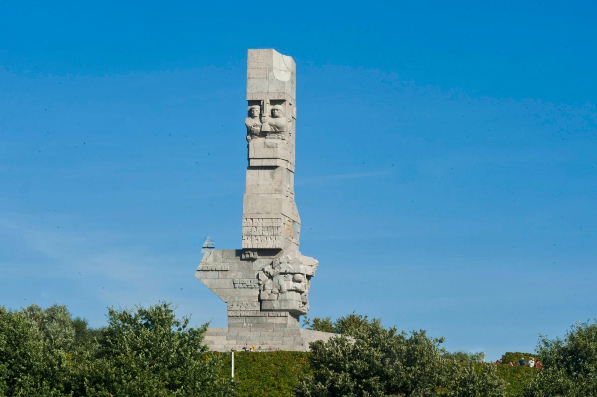 Westerplatte darowizną dla Muzeum Gdańska. Gdańscy radni zgodzili się dziś na przekazanie "Pola bitewnego na Półwyspie Westerplatte" tej miejskiej instytucji kultury. Chodzi o ten sam grunt, za który miastu w zeszłym tygodniu dyrektor Muzeum II Wojny Światowej zaoferował około 2 milionów złotych. 
