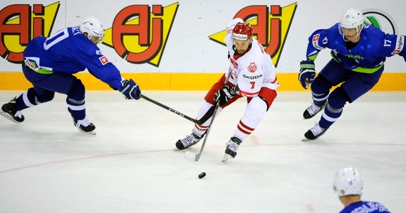 Polacy w poniedziałek wygrali w Budapeszcie ze Słowenią 4:2 (1:0, 2:1, 1:1) w swoim drugim występie w mistrzostwach świata Dywizji 1A w hokeju na lodzie. W niedzielę biało-czerwoni ulegli Włochom 1:3.