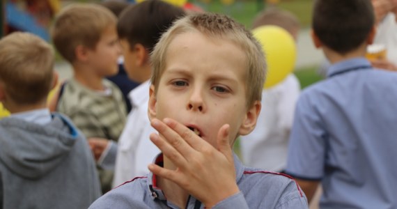 Jak zdrowo się odżywiać, czego unikać? Jak być silnym, wysokim, zdrowym i mieć silne włosy? Między innymi na takie pytania odpowiadają uczennice V liceum ogólnokształcącego w Krakowie, które stworzyły społeczny projekt NutriKids. Zajęcia prowadzone są w szkołach podstawowych dla dzieci w klasach I-III. 