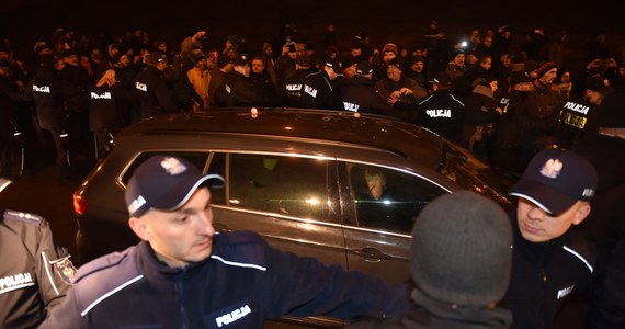 Przed krakowskim sądem rozpoczął się proces siedmiu osób obwinionych o blokadę Wawelu 18 grudnia 2016 r. Według policji, dopuściły się one wykroczenia przeciwko bezpieczeństwu i porządkowi w komunikacji. Obwinieni nie przyznali się do winy - ustaliła PAP.