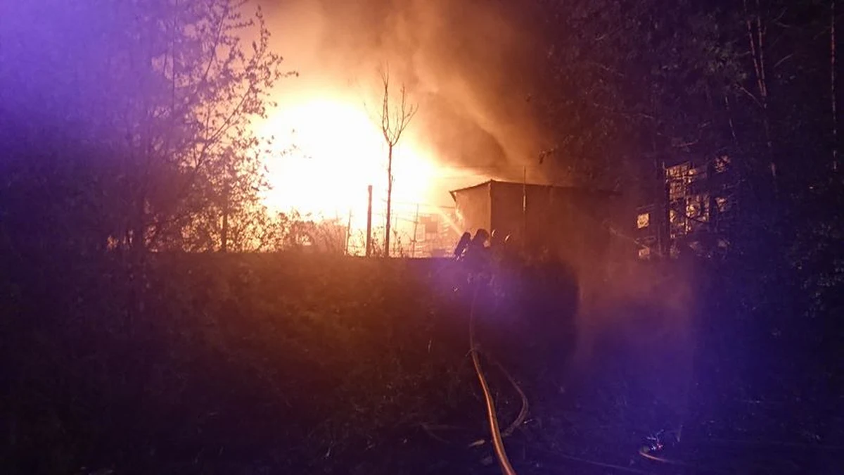 W rozlewni rozpuszczalników przy ulicy Stolarskiej w Żywcu tuż przed 21 w poniedziałek wybuchł wielki pożar. Na miejscu pracuje 28 zastępów straży pożarnej z całego województwa śląskiego.